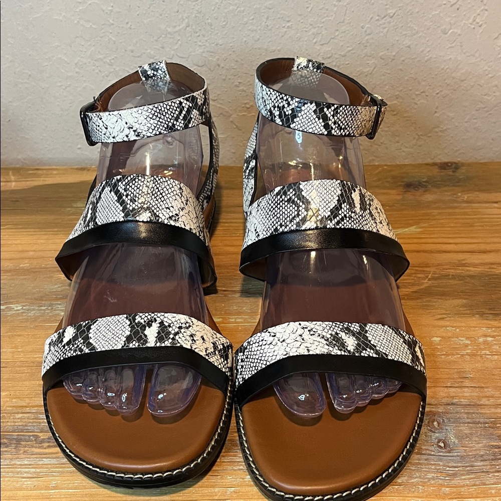 Naturalizer Kelsie White Black Snake Print Sandal - Size 7 - Picture 2 of 11